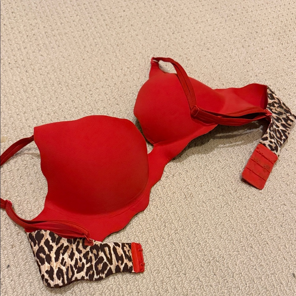 Victorias Secret Red Wireless LightPush Up Bra with Leopard Print Straps sz 36C